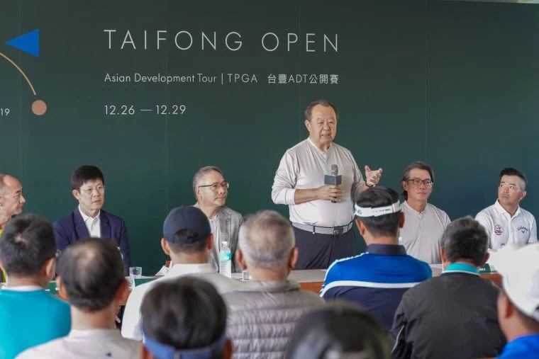 大會會長林伯實(中)期待選手能在比賽中打出好成績。大會提供