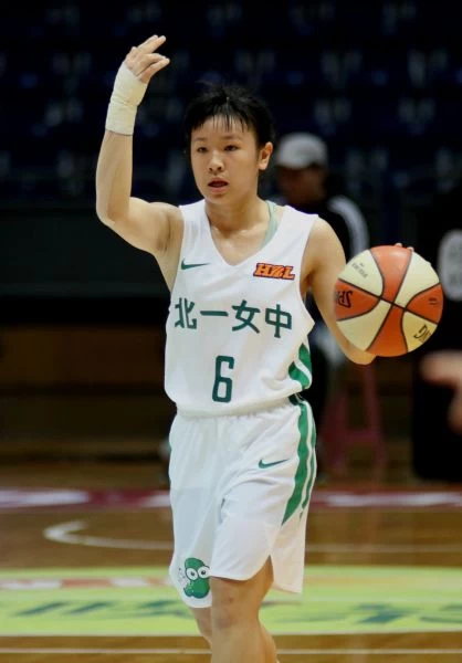 北一女高二先發控衛陳芊宇4投中2拿生涯最多的14分、7助攻。大會提供