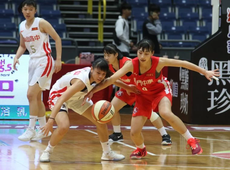 陳芷英終場前16.3秒強攻普門克南山，陳芷英終場前16.3秒強攻普門克南山。大會提供
