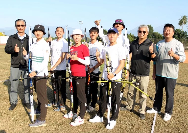 中華男、女反曲弓奧運代表隊。中華民國射箭協會/提供。