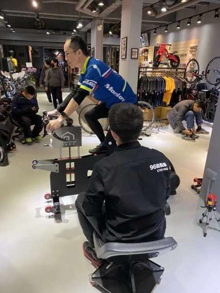96自転車更有全台最專業的舒迷Bike Fitting團隊進駐,能協助車友設定正確的「騎姿」與「動作」。官方提供