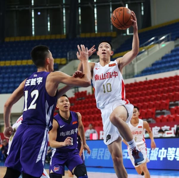 南山高一菜鳥宋昕澔三分球6投中2得20分、8籃板。大會提供