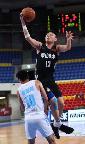 泰山大前鋒劉丞勳19分、17籃板「雙十」。大會提供