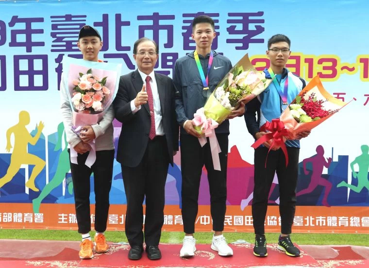 台北市春季全國田徑公開賽高男組跳遠前三名。林嘉欣/攝影。