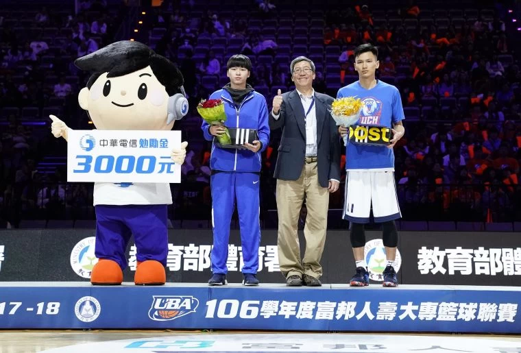 107學年度UBA新人王后得主謝亞軒與林蝶。官方提供
