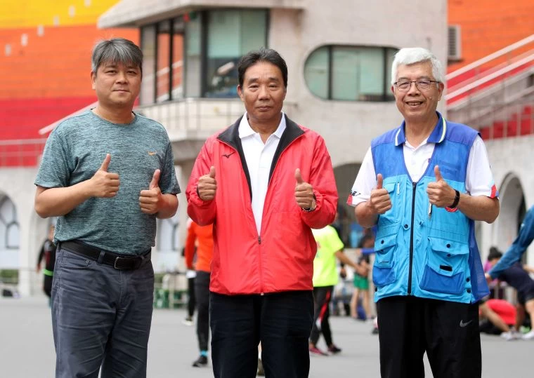 田徑協會副理事長吳清標（中）本身也是北市體育會田徑委員會主委。林嘉欣／攝影。