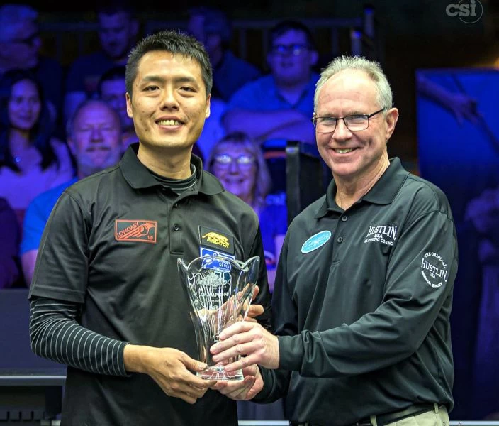 張榮麟(左)勇奪美國拉斯維加斯十號球公開賽金牌。圖/CSI Cue sports International。