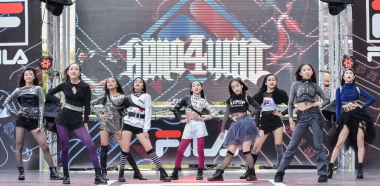 KPOP賽事最終來自高雄蘋果家族兒童街舞組成的APPLE GIRL奪冠,林智勝女兒林禹融(右4)也在其中。大會提供