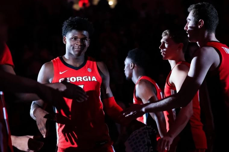 喬治亞大學的愛息華茲(左)宣佈參加2020年的NBA選秀。(法新社資料照)