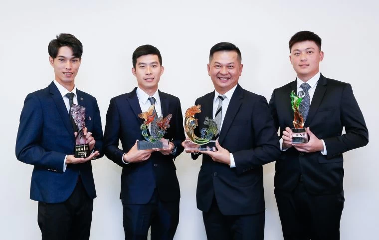 2019年台灣PGA四位贏得獎項的傑出選手(左起)最佳球員張緯綸丶TB挑戰巡迴賽獎金王張哲瑜丶TPGA台巡賽獎金王林文堂與最佳新人黃議增。葉勇宏攝
