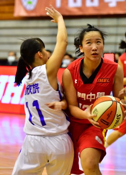 普門陳婉妮11分、14籃板「雙十」。大會提供