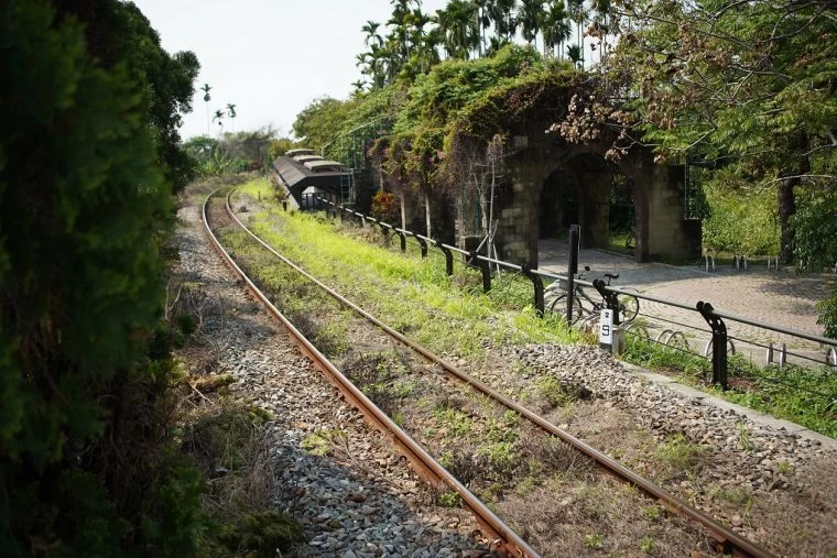 鐵道旁的二水自行車道。體育署提供