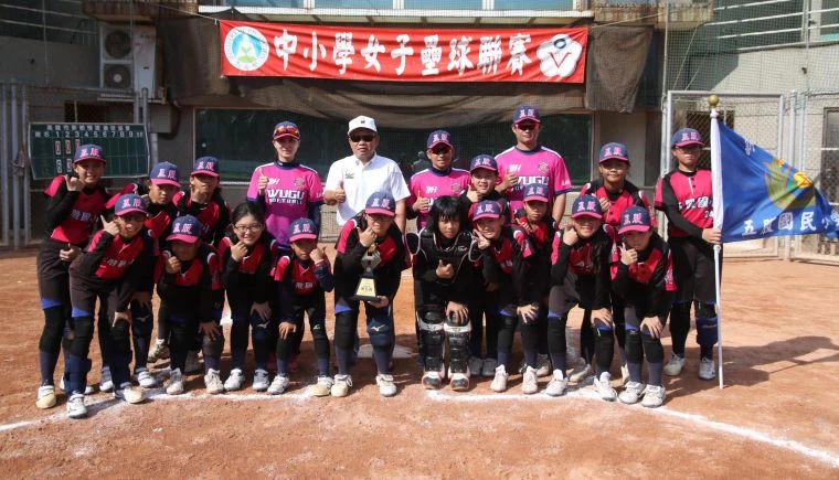 新北五股獲得108學年度女子壘球聯賽國小甲級第五名。全國高中體總提供