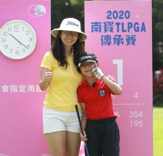職業選手李瑞慧帶兒子黃振翔參賽。鍾豐榮攝