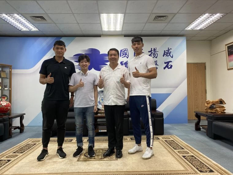 國體大校長邱炳坤(右2)。黃煜提供