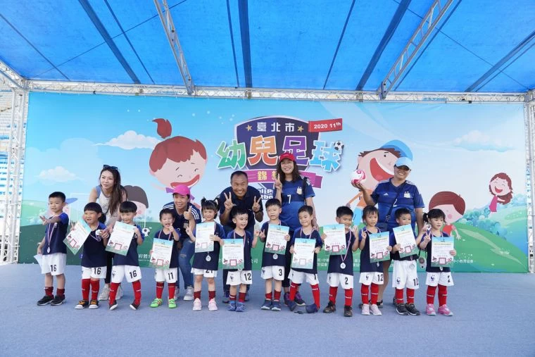 臺北市政府體育局李再立局長親臨現場頒獎。大會提供