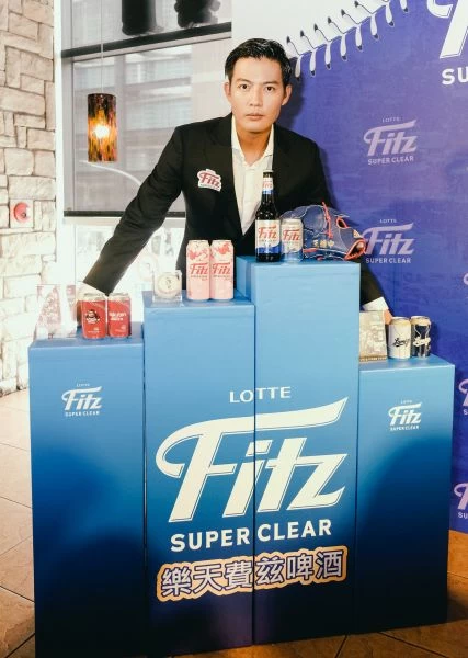 「型男左投」王維中魅力無法擋,首度接下樂天Fitz啤酒台灣區品牌代言人,他更加碼宣布投入今年中華職棒年度選秀,與樂天Fitz一同在職棒闖出一片天。主辦單位提供
