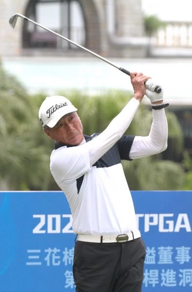 第一回合52年次呂文德69桿(-3)暫並列第三。鍾豐榮攝