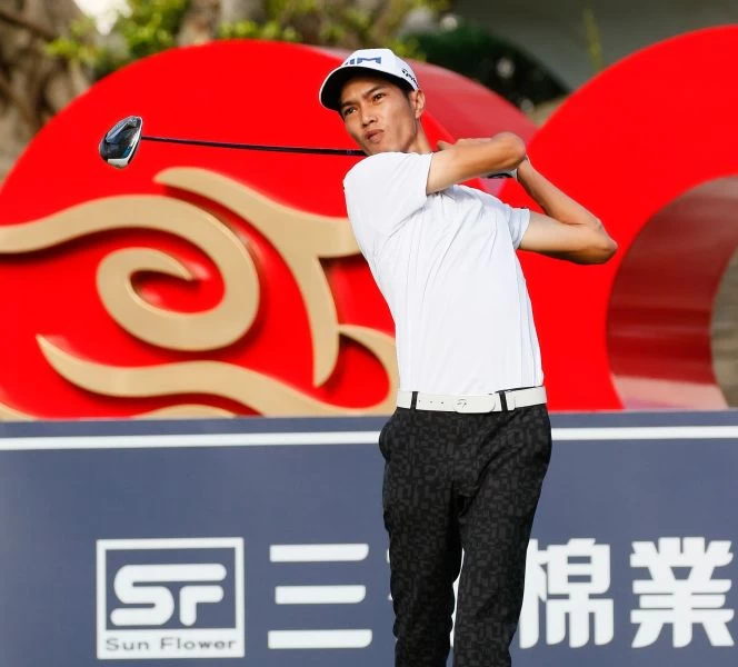張緯綸以兩回合總桿低於標準桿7桿的137桿,保持領先。葉勇宏攝