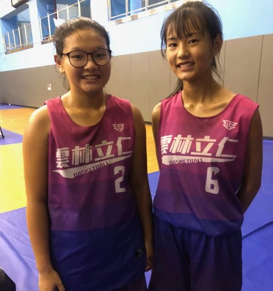 立仁蔡怡渲(左)、吳宜真畢業後將進JHBL名校台南永仁。大會提供