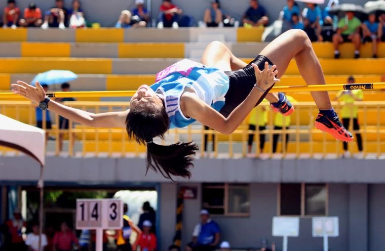 全中運高女跳高決賽，澎湖縣馬公高中歐旻珩1公尺76奪金。林嘉欣／攝影。