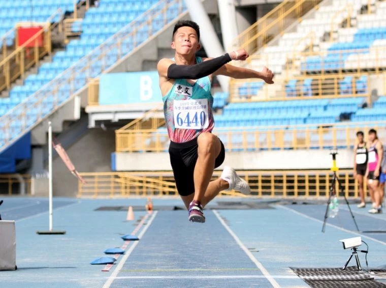 惠文高中李允辰在全中運高男三級跳遠三連霸。資料照片 林嘉欣/攝影。