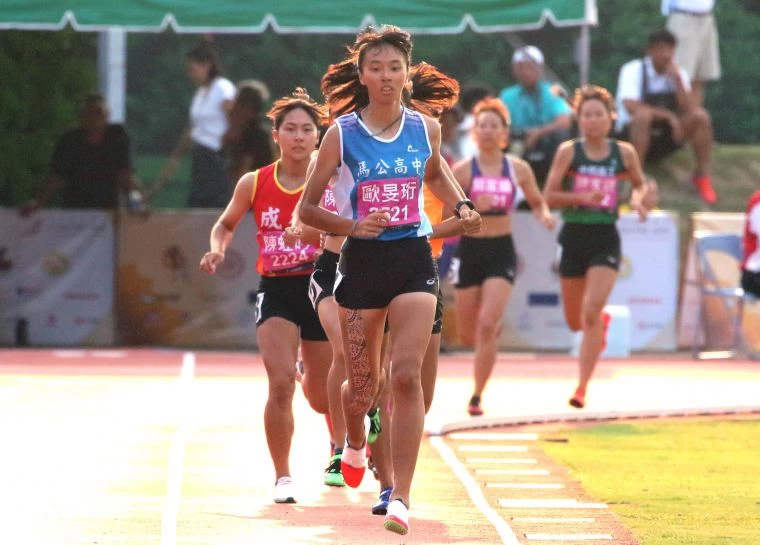 高女混合運動金牌澎湖縣馬公高中歐旻珩。林嘉欣/攝影。