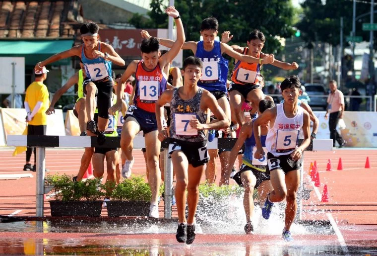 高男3000公尺障礙賽。林嘉欣/攝影。