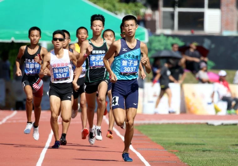 曾子盛以1分55秒70打破高懸11年全中運國男800公尺大會紀錄。林嘉欣/攝影。