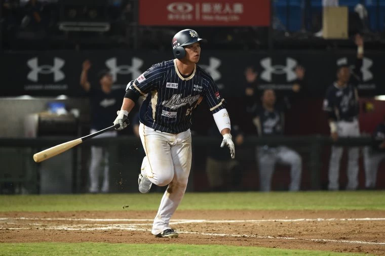 廖建富逆轉2分砲。李天助攝