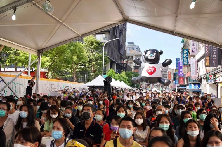 可愛童趣熊讚大氣球首度亮相。大會提供