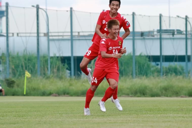 桃園國際34號李鎮宇貢獻三顆進球兩助攻。大會提供
