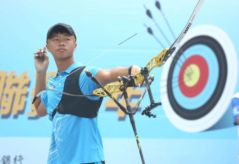 台南隊洪晟皓在男單四連勝,混中華企業射箭聯盟/提供。