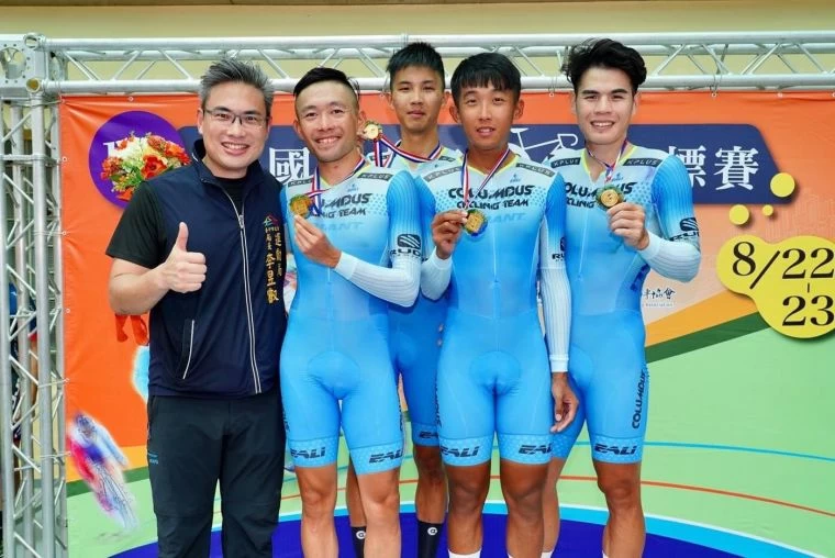 男子菁英組臺北市哥倫布車隊。自由車協會提供