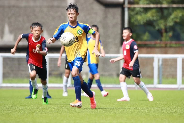 建功高中隊長29號李漢亞擔當防守重任。大會提供