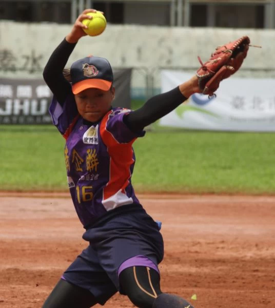 福添福嘉南鷹先發投手柯夏愛獲得單場MVP。全國壘球協會提供