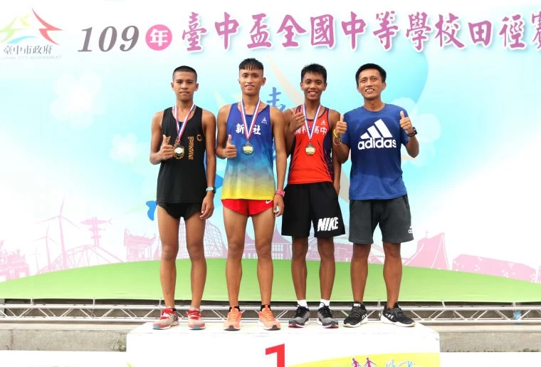 高男1萬公尺前三名。林嘉欣/攝影。