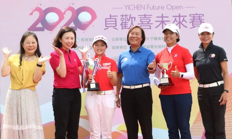 與會貴賓與兩位選手合影。TLPGA提供/鍾豐榮攝影