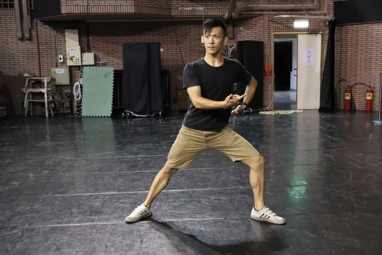 京劇團武生林政翰，此次體表會將演出二郎神的角色，練習時架式十足。體育署提供