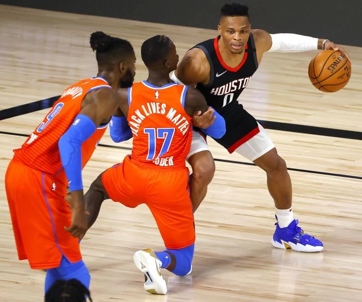 「龜龜」威斯布魯克(Russell Westbrook),復出第2戰,龜龜雖以超過5成命中率貢獻17分,但宰制力沒發揮。法新社