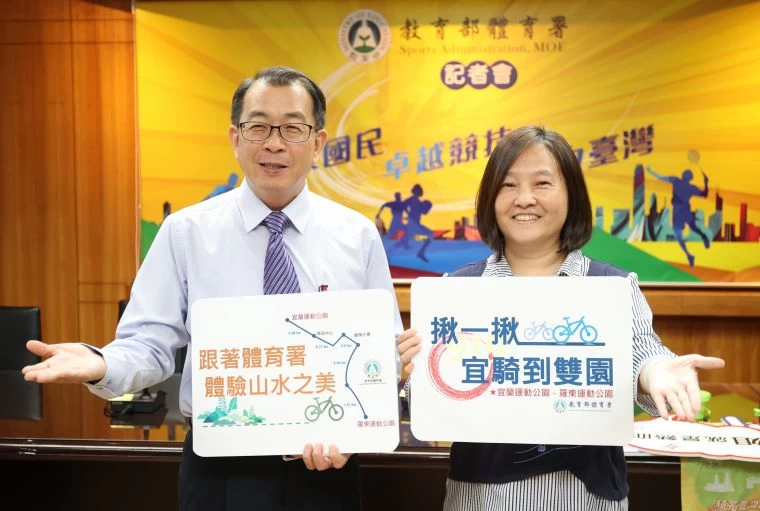 教育部體育署張少熙署長(左)揪民眾宜騎到雙園。李天助攝