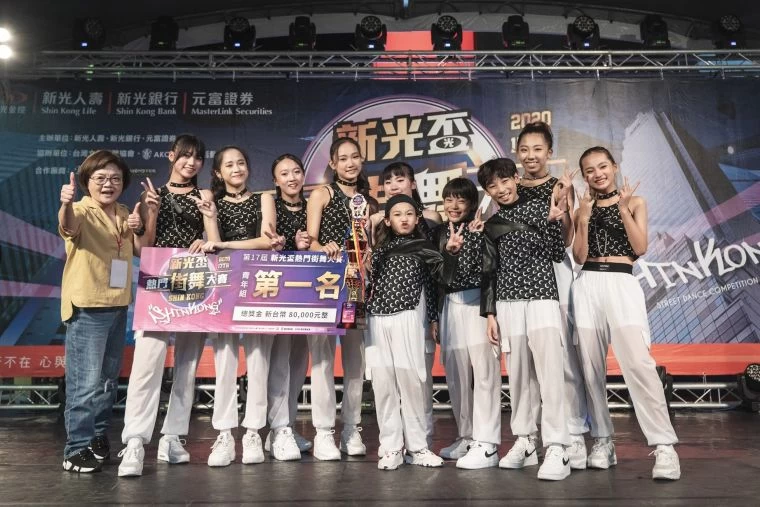 新光盃熱門街舞大賽,青年組冠軍隊伍。大會提供