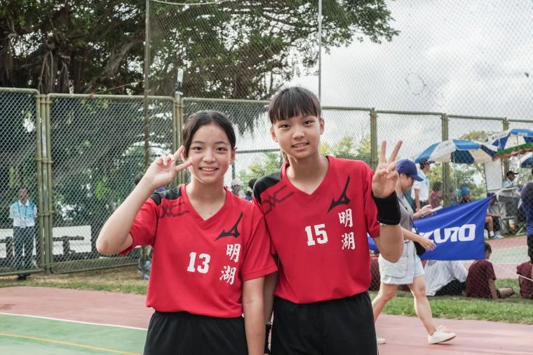 李思珊(左)、李思依(右)。大會提供