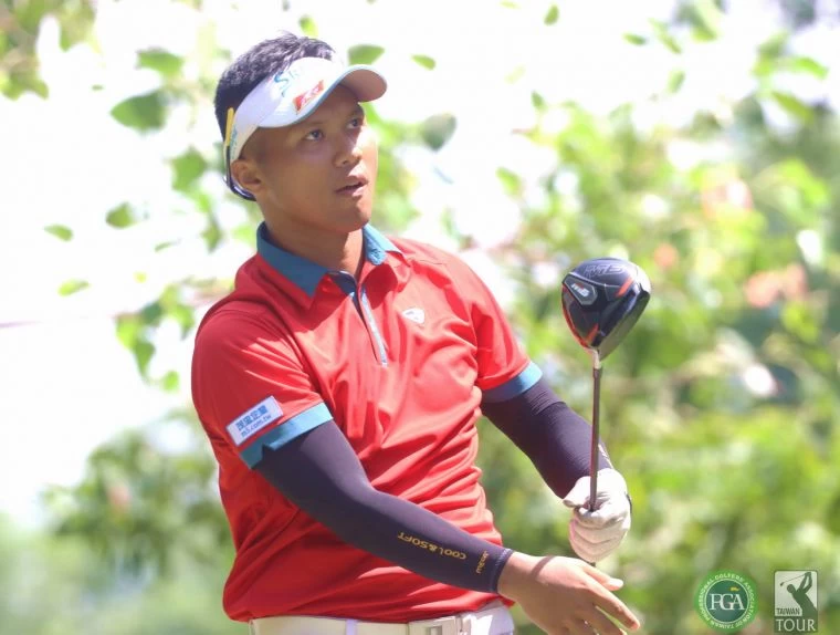 第三回合林永龍71桿三天成績以(-12)持續領先。鍾豐榮攝影