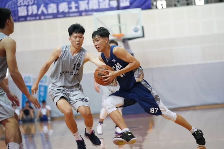 僑光行銷夏安迪(藍)為八強隊伍中的得分王,帶領球隊首參賽即晉級全國。大會提供