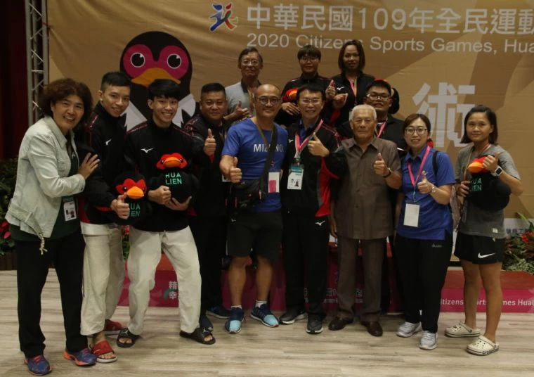 高雄市政府運動發展局局長侯尊堯與高雄市體育總會等,均分批至各競賽或練習場地為選手加油並致贈加菜金勉勵選手。高雄市政府運動發展局提供