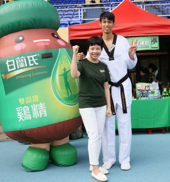 白蘭氏品牌贊助選手劉威廷長期補給白蘭氏雙認證鷄精與白蘭氏關鍵活躍鷄精,維持健康體力與靈活行動力。官方提供