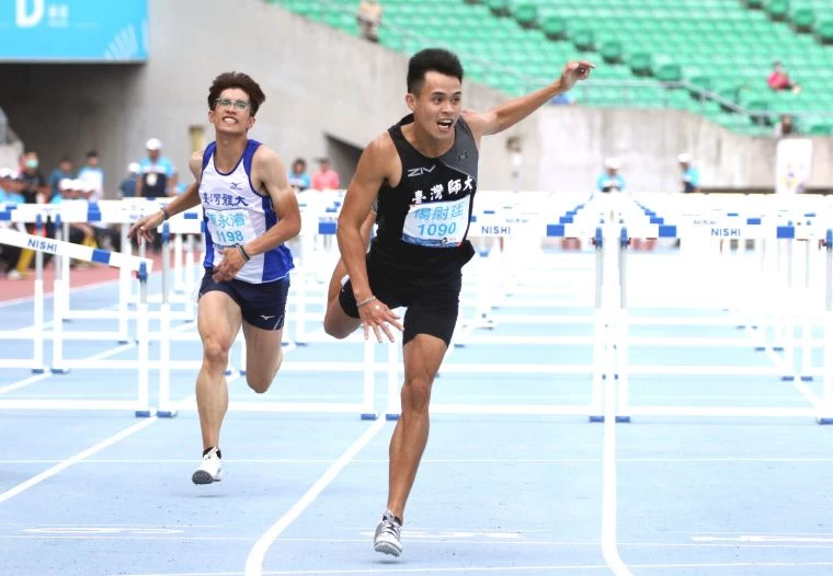 台灣師大楊尉廷繼2017年後再奪全大運公開男110公尺跨欄金牌。林嘉欣／攝影。