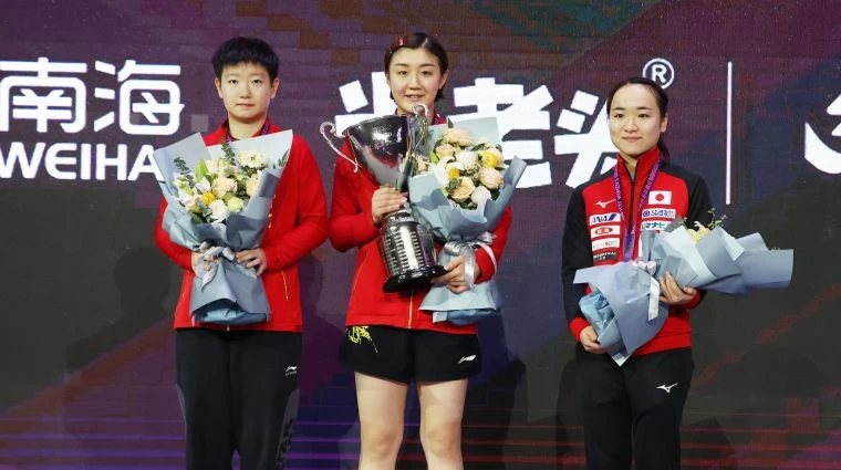 今年女子世界盃前三,陳夢(中)、孫穎莎(左)和伊藤美誠。摘自國際桌球總會官網