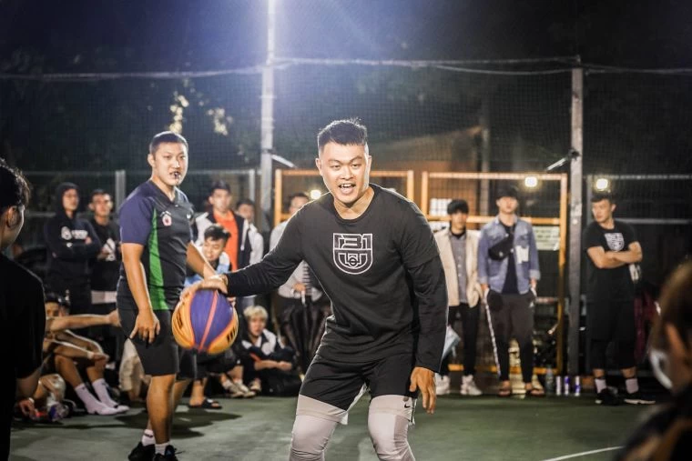 李學林秀出自己的看家本領球。官方提供